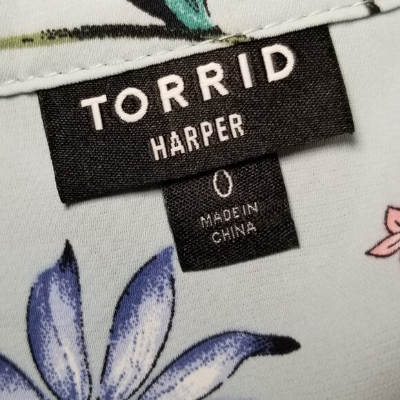 Torrid Top Plus Size 0 Harper Blue Floral V Neck Pockets Flutter Sleeves Office - Picture 5 of 7
